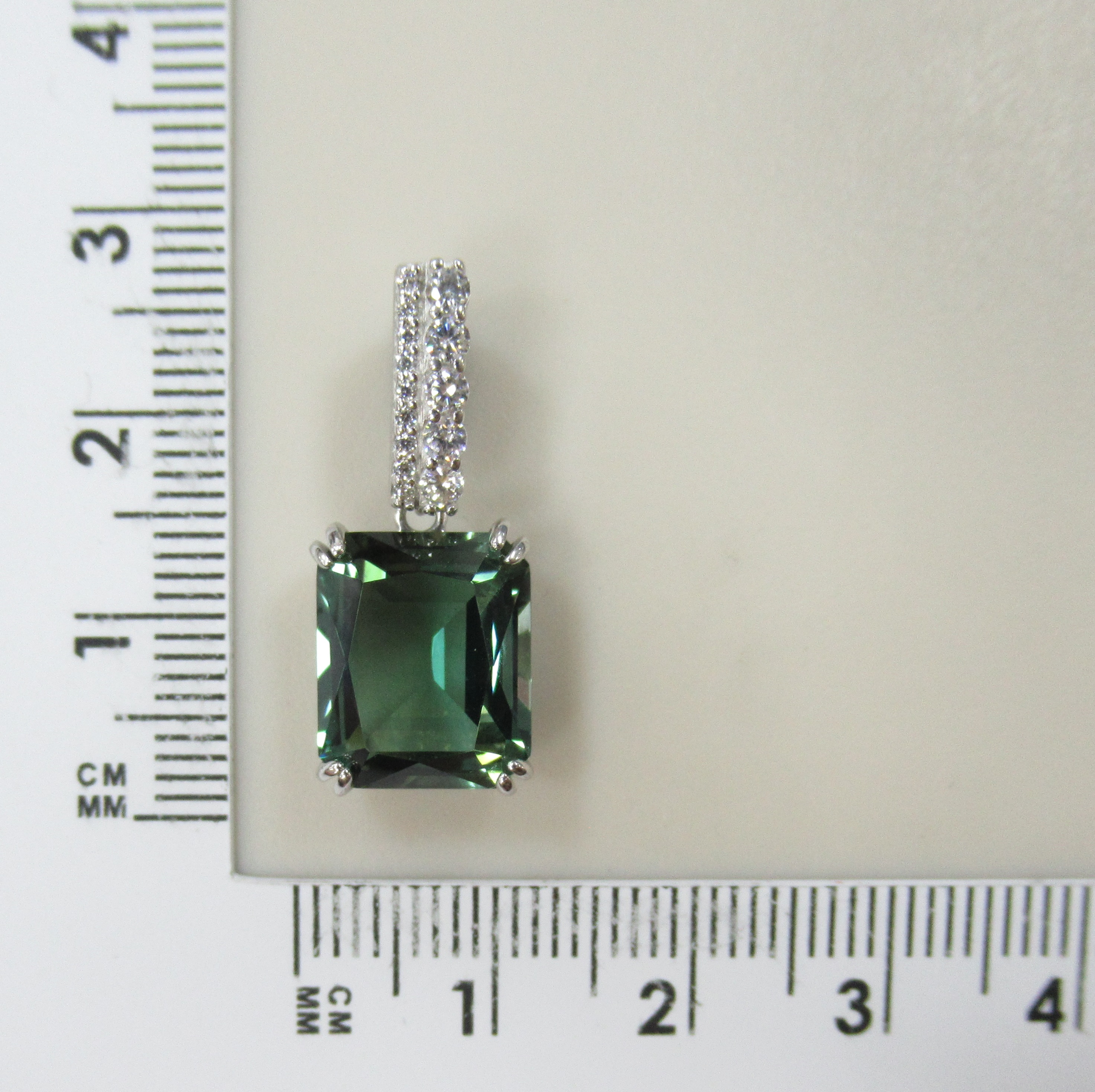 Серебряная подвеска с празиолитом